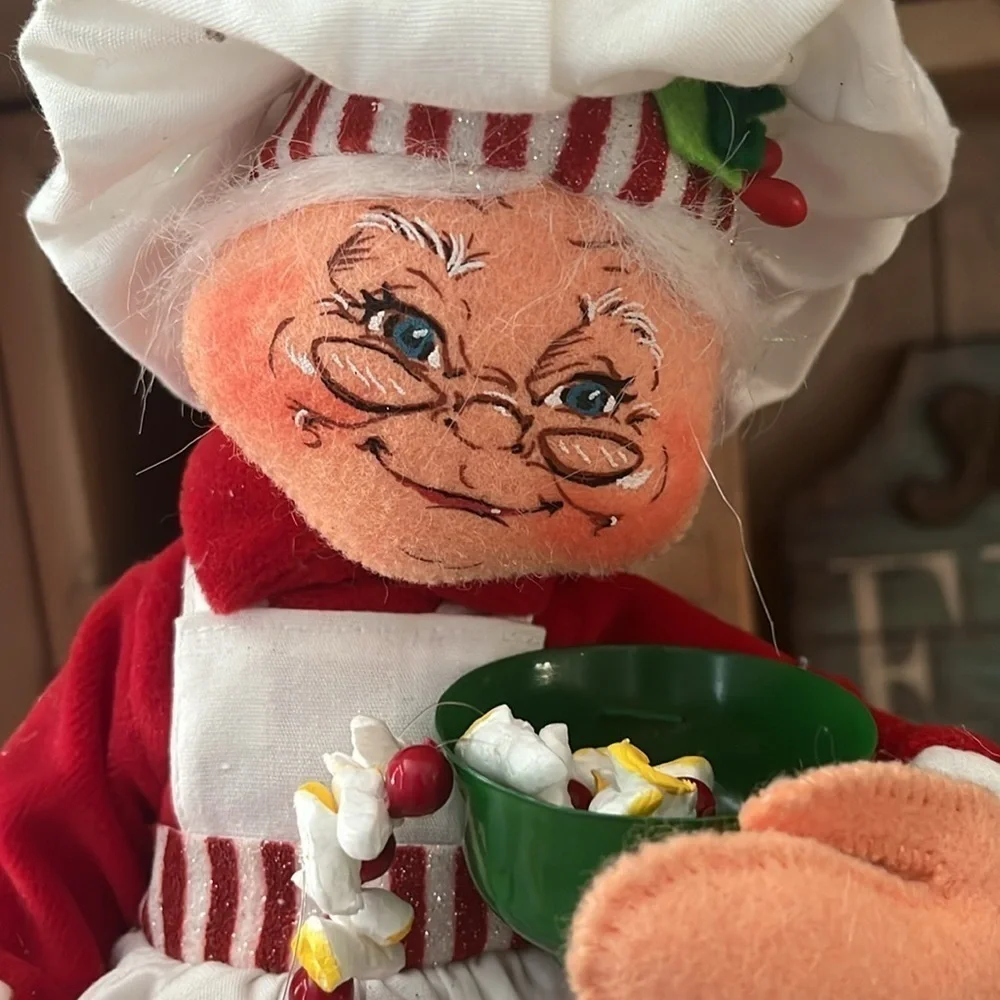 Annalee Mrs. Santa Chef Holding Popcorn Garland 12” From 2011 Cooking Kitchen